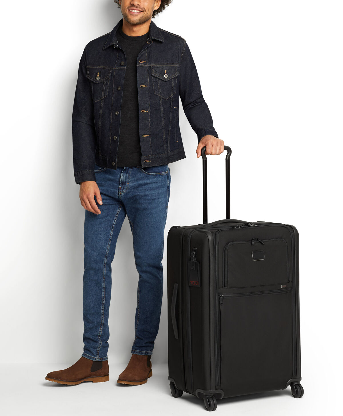 TUMI Alpha 2 MD TRIP EXP 4 WHL P/C  Black