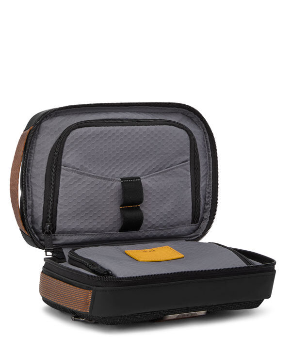 Toiletry & Cosmetic Bags | TUMI
