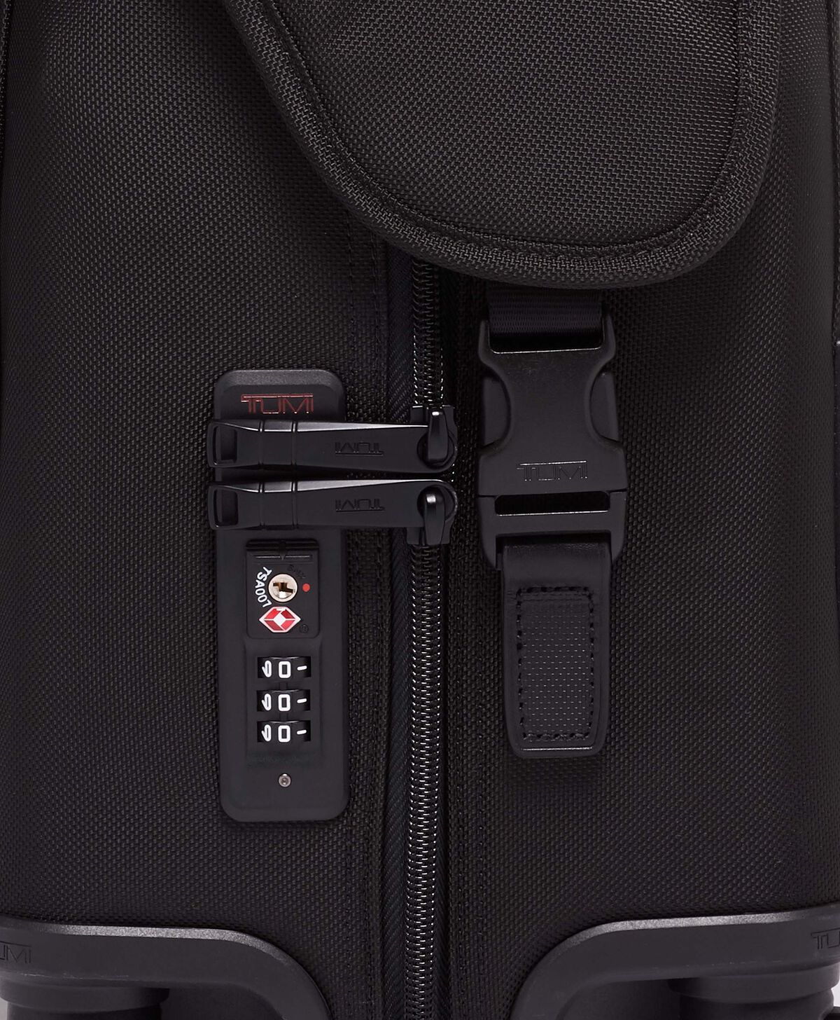 TUMI Alpha 2 GARMENT 4 WHL C/O  Black