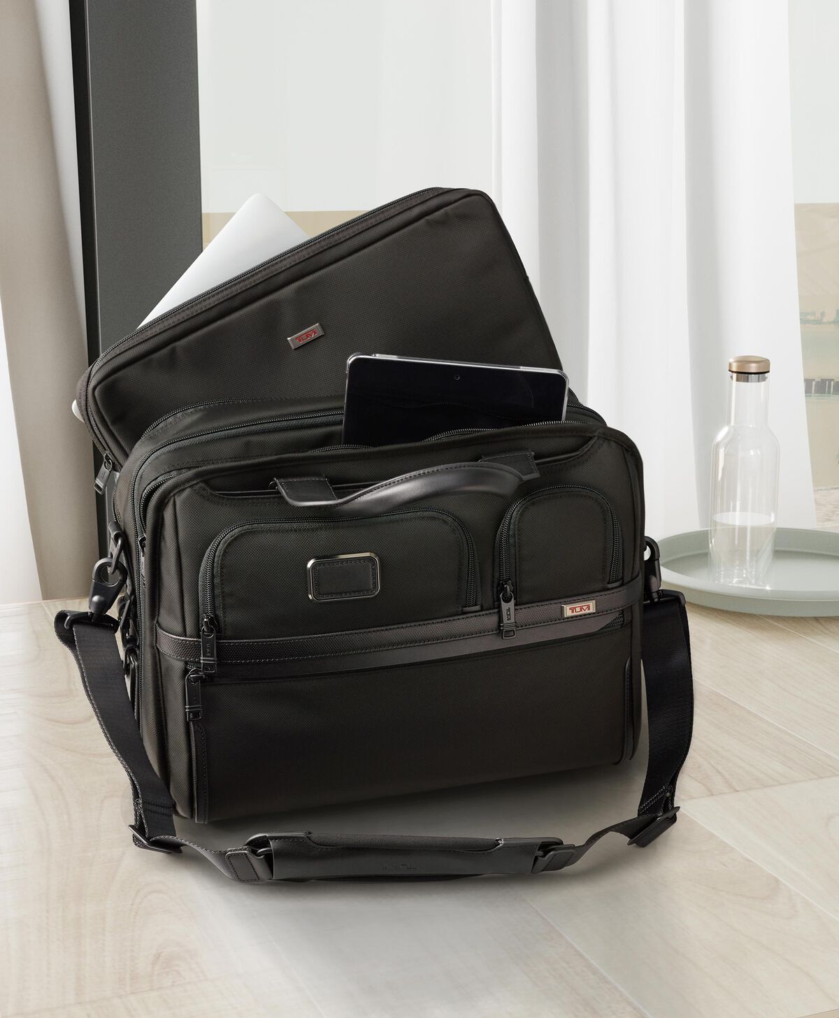 TUMI Alpha 2 EXP ORG LAPTOP BRIEF  Black